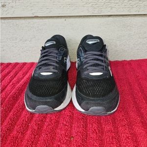 Saucony Omni 19 Women’s Size 7.5 Black/White/Running Shoes Sneakers